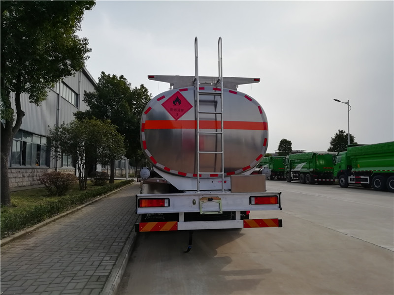 東風(fēng)天龍前四后八27.5方鋁合金運油車