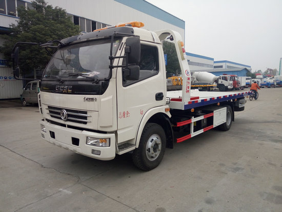東風多利卡一拖二清障車(黃牌)